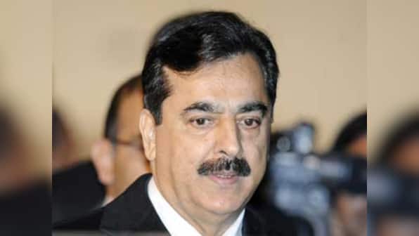 Pak PMs Yousuf Raza Gilani and Pervez Ashraf appear in court