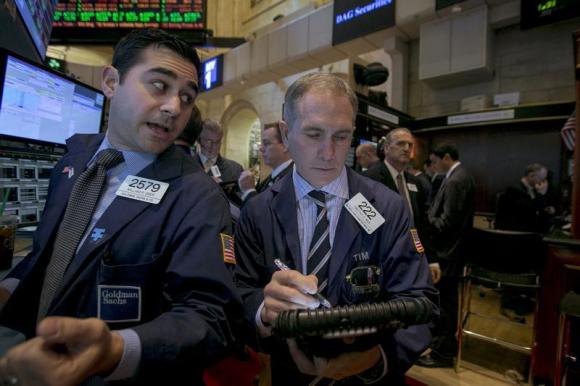 Wall Street falls; Dow, S&P end worst month since May 2012 Wall Street falls; Dow, S&P end worst month since May 2012