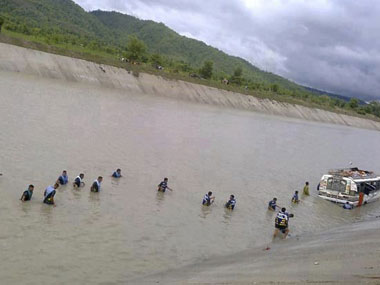 Nepal: Bus falls into river killing 14 people Nepal: Bus falls into river killing 14 people
