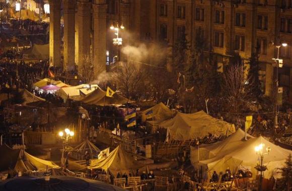 EU hits Ukraine with sanctions, threatens more over bloodshed EU hits Ukraine with sanctions, threatens more over bloodshed