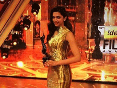 Don't Bollywood fans deserve a live telecast of award ceremonies? Don't Bollywood fans deserve a live telecast of award ceremonies?