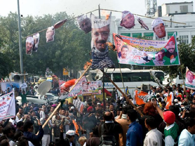 Delhi Cong burn Kejriwal's effigy, launch 'pol khol' campaign against AAP Delhi Cong burn Kejriwal's effigy, launch 'pol khol' campaign against AAP