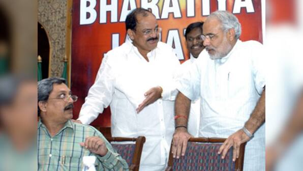 Goa: Parrikar makes tea, serves in NaMo cups