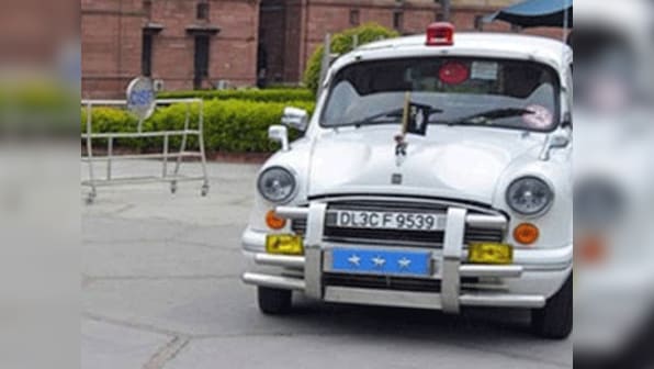 After asserting 'right', Kolkata Imam Barkati removes red beacon from vehicle