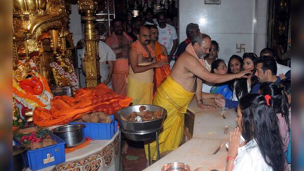 Spotted: Salman Khan at Siddhivinayak after Jai Ho crosses Rs 100 cr mark 