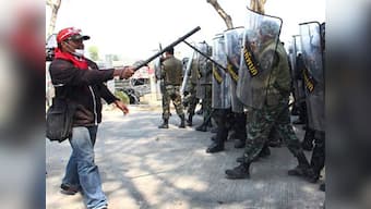 Thai police move to reclaim protest sites 