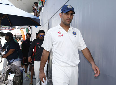 Angry Dhoni slaps Rs 100-cr suit on Zee Network Angry Dhoni slaps Rs 100-cr suit on Zee Network