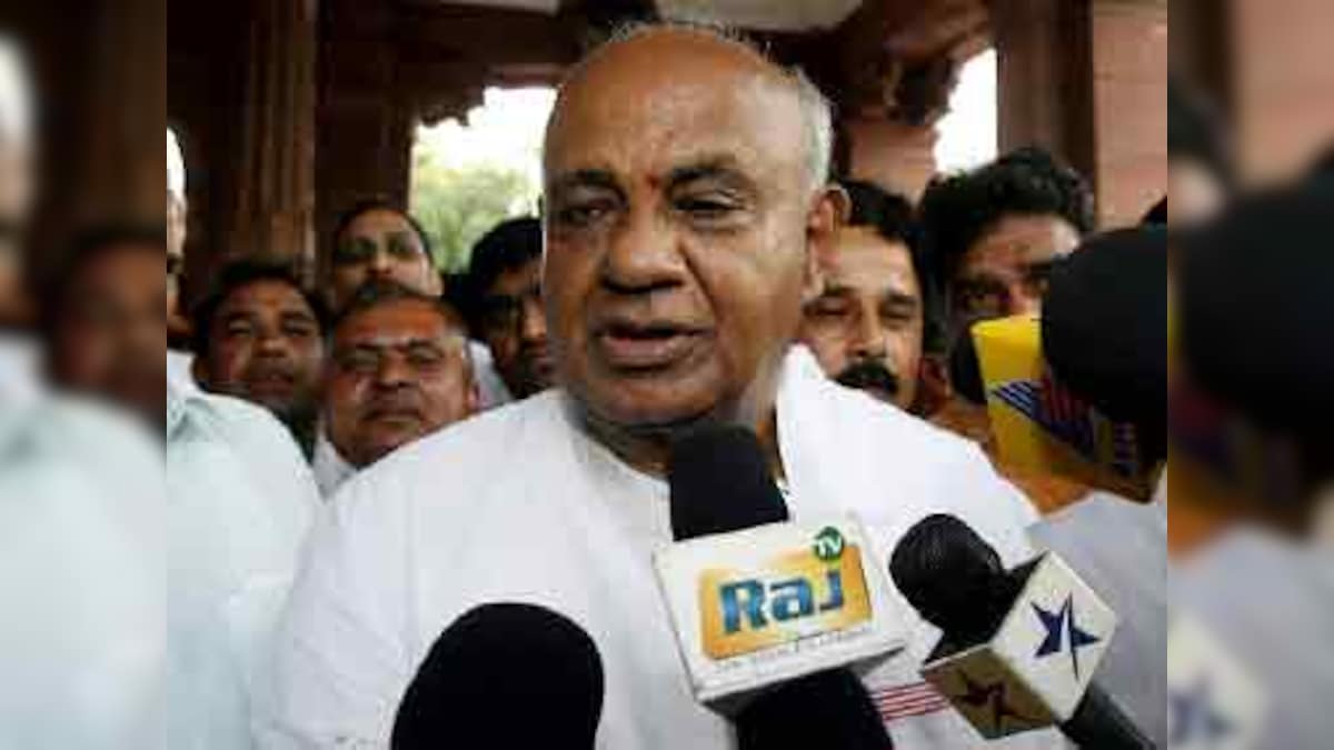 Karnataka voters miffed at Deve Gowda's family for spreading political tentacles; JD(S) faces stiff contests in 'strongholds'