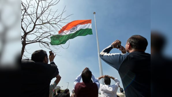 LS polls: EC warns parties against dishonouring national flag