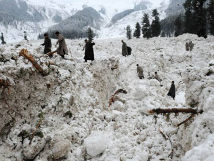 Heavy snowfall triggers landslides in J&K; 13 dead