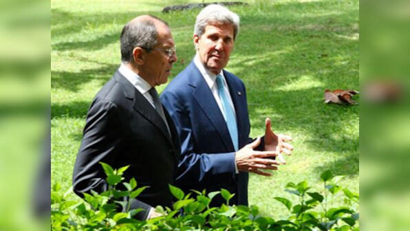 Kerry urges Russia and Ukraine to hold to end crisis