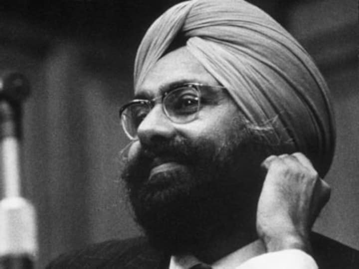 Of love and malice: Khushwant Singh and the Gandhis