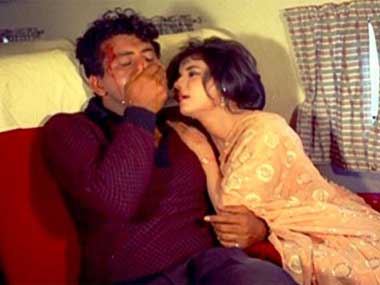 'Gumnaam' actress Nanda passes away at 75 'Gumnaam' actress Nanda passes away at 75