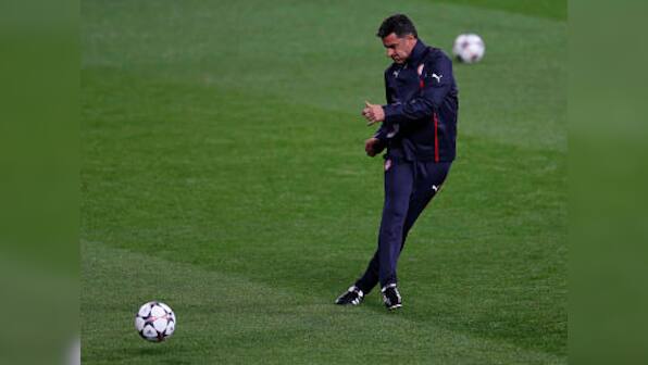 Olympiakos eager to go for the kill against reeling United