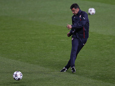 Olympiakos eager to go for the kill against reeling United Olympiakos eager to go for the kill against reeling United