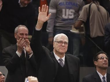 Phil Jackson returns to Knicks as team president Phil Jackson returns to Knicks as team president