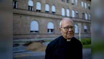 Survivors in Argentina recount how Pope Francis saved many during wars 