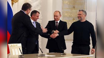 Putin signs treaty to add Crimea to map of Russia