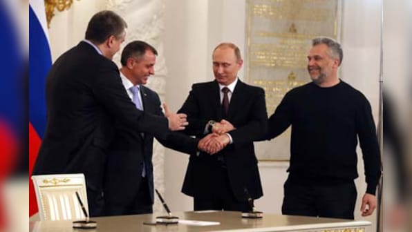 Putin signs treaty to add Crimea to map of Russia