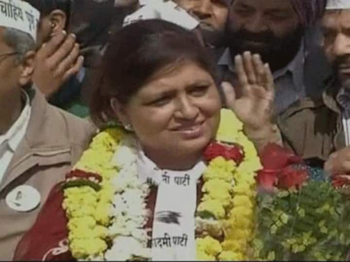 Savita Bhatti floats 'Nota Party', uses wad of currency as symbol