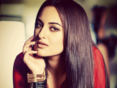 Sonakshi makes singing debut with Hollywood film Rio 2 Sonakshi makes singing debut with Hollywood film Rio 2