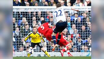 Sigurdsson sparks late Spurs revival, Stoke overpower Villa