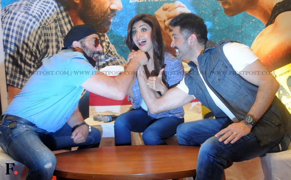 Sunny-Deol,-Shilpa-Shetty-&-Harman-Baweja3
