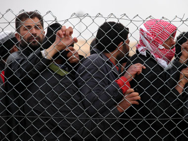 Migrant crisis: Paris Police evict 2,500 refugees to ease human influx in Europe Migrant crisis: Paris Police evict 2,500 refugees to ease human influx in Europe