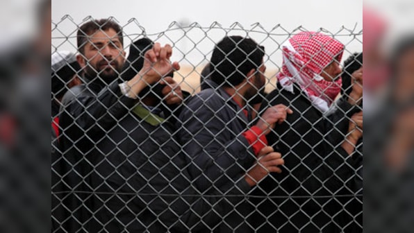 Migrant crisis: Paris Police evict 2,500 refugees to ease human influx in Europe