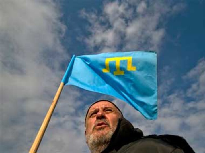 In Crimea, people unsure over whether to stay or move