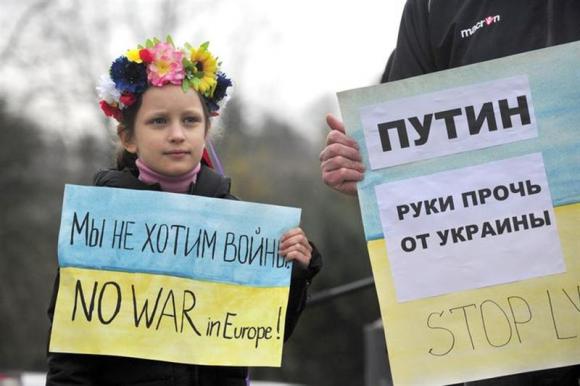 At Ukrainian cliff-top base, shots fired as cements control At Ukrainian cliff-top base, shots fired as cements control