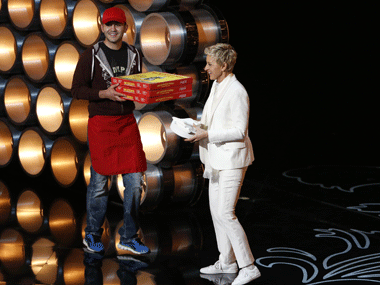 Oscars 2014: Pizza delivery man got $1,000 tip from Ellen, other stars Oscars 2014: Pizza delivery man got $1,000 tip from Ellen, other stars