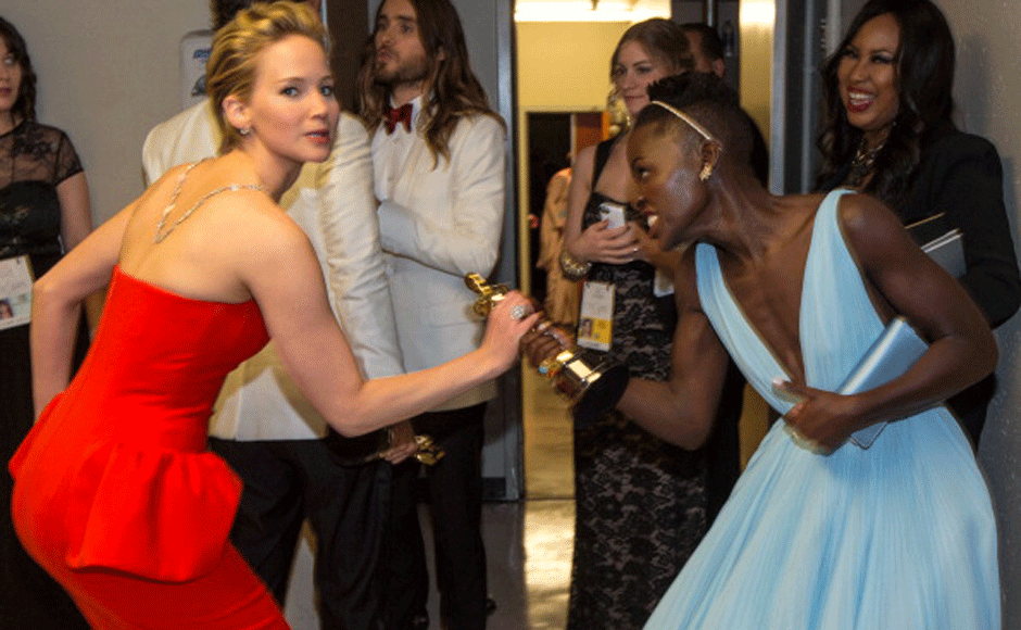 It's all in good fun: JLaw trying to snatch Oscar from Lupita Nyong'o It's all in good fun: JLaw trying to snatch Oscar from Lupita Nyong'o