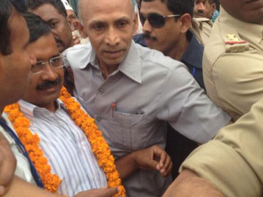 Live: Kejriwal to contest from Varanasi, calls Modi to debate Live: Kejriwal to contest from Varanasi, calls Modi to debate