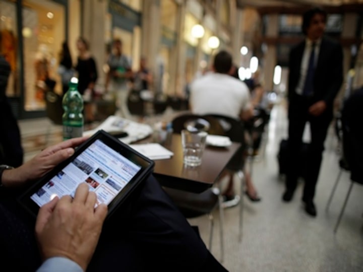 SBI net banking to be shut for accounts not linked with mobile: RBI should mandate uniform safety norms across banks