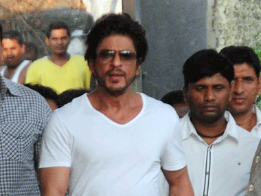 SRK rushed back for Bobby Chawla's funeral SRK rushed back for Bobby Chawla's funeral