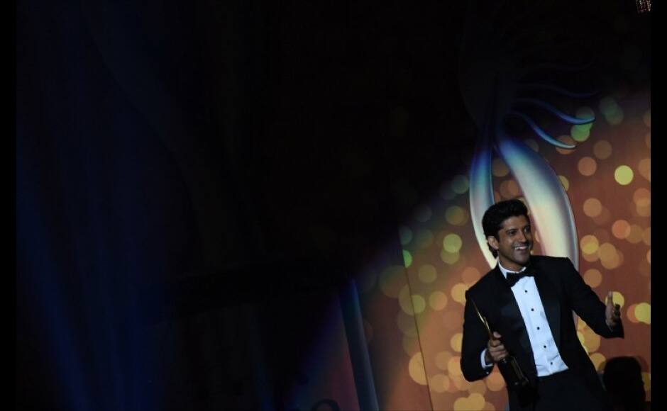 Winner for Best Performance in a Leading Role Bollywood actor Farhan Akhtar accepts his trophy on stage on the fourth and final day of the 15th International Indian Film Academy (IIFA) Awards in Tampa, Florida, April 26, 2014. AFP PHOTO JEWEL SAMAD