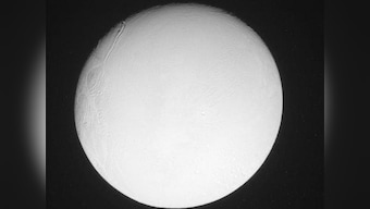 Small Saturn moon boasts underground ocean, study shows