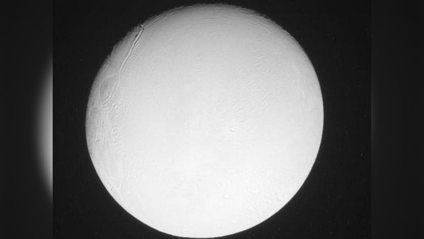 Small Saturn moon boasts underground ocean, study shows