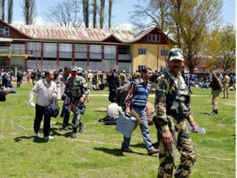 Kashmir unrest: EC demands 74000 paramilitary personnel for Anantnag bypoll Kashmir unrest: EC demands 74000 paramilitary personnel for Anantnag bypoll