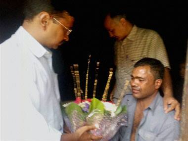 AAP convener Arvind Kejriwal meeting Lali, the autorickshaw driver who attacked him during his road show, in New Delhi on Wednesday. PTI 