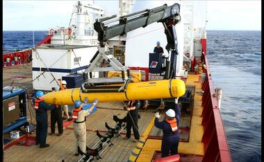 Photos:  This is Bluefin-21, the mini sub searching for MH370