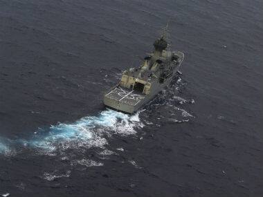 The Royal Australian Navy ship HMAS Perth is guided into position by a Royal New Zealand Airforce (RNZAF) P-3K2 Orion aircraft during search operations. Reuters 
