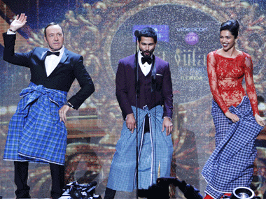 Haven't seen a more graceful man in a lungi: Deepika on Kevin Spacey Haven't seen a more graceful man in a lungi: Deepika on Kevin Spacey