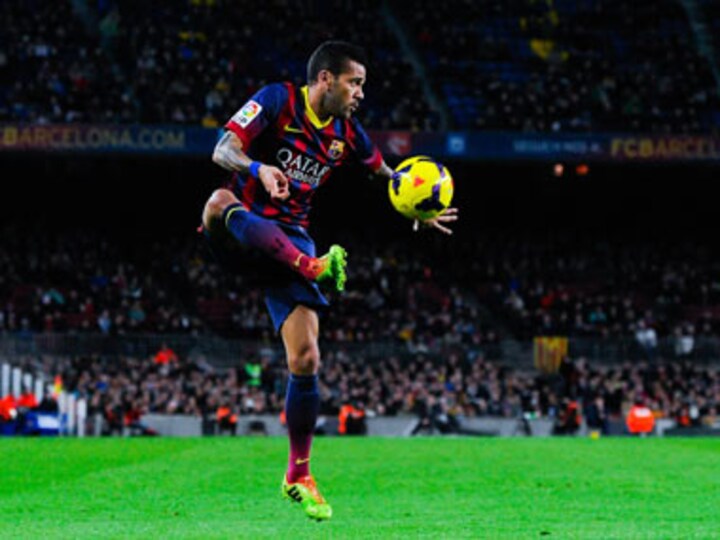 Villareal hand lifetime ban to fan who threw banana at Alves