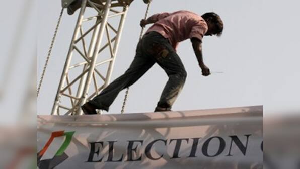 Police cane SP workers for attempting self-immolation in Allahabad 