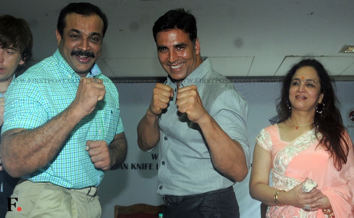 Images: Akshay launches workshop on knife fighting technique