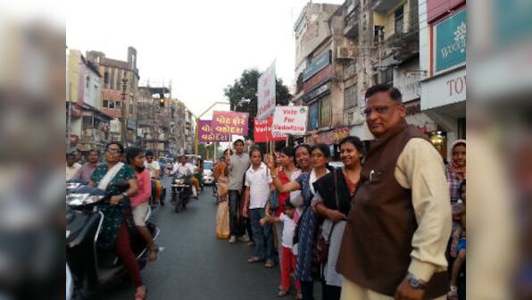 Elections 2014: In Vadodara, a human chain for voter awareness