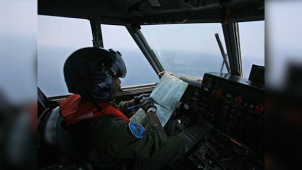 Cyclone halts air search for MH 370 in south Indian Ocean
