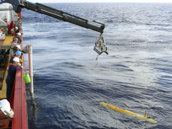 Robot sub makes first complete search for MH370 plane Robot sub makes first complete search for MH370 plane